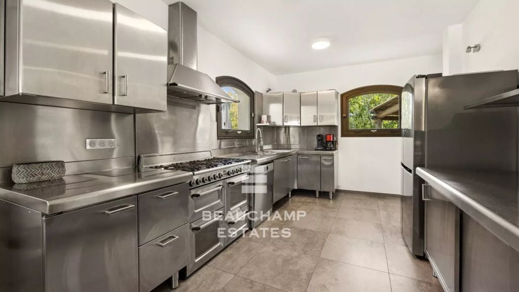 6-Bedroom Provençal Villa with Swimming Pool – Mandelieu-La Napoule