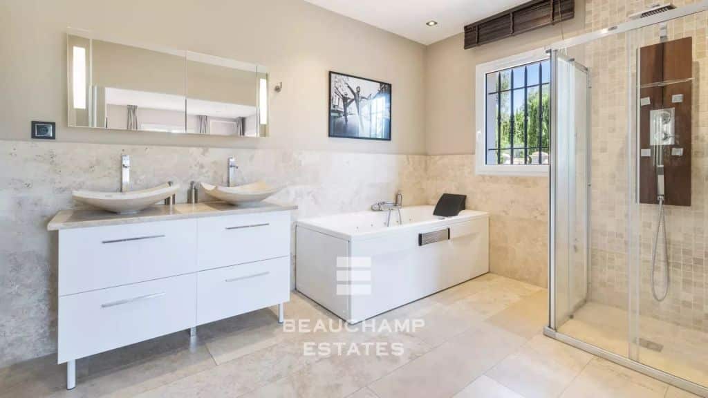 7-Bedroom Provençal Villa with Resort-Style Feel – Grasse