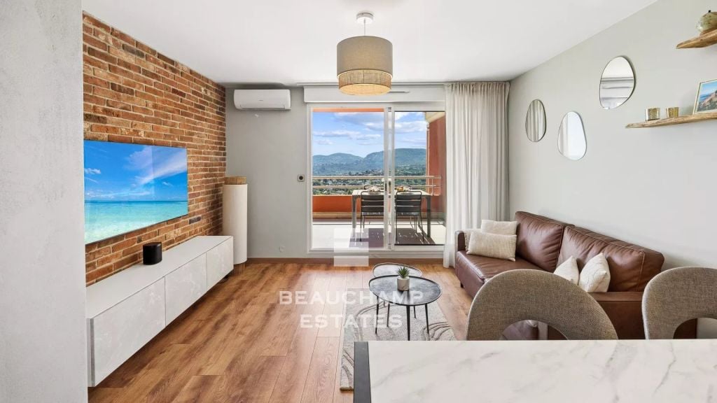 Apartment with Sea-View Terrace – Mandelieu-la-Napoule