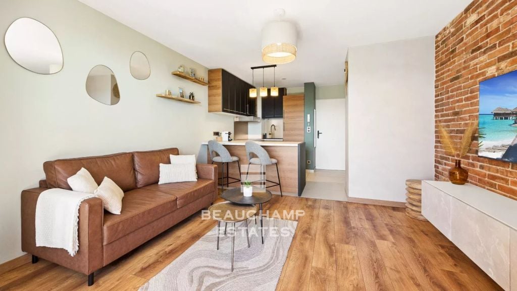 Apartment with Sea-View Terrace – Mandelieu-la-Napoule