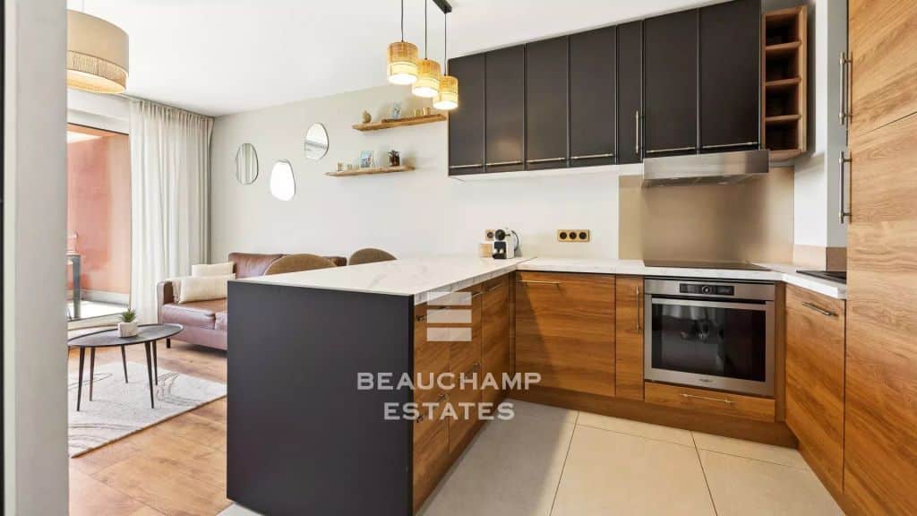 Apartment with Sea-View Terrace – Mandelieu-la-Napoule