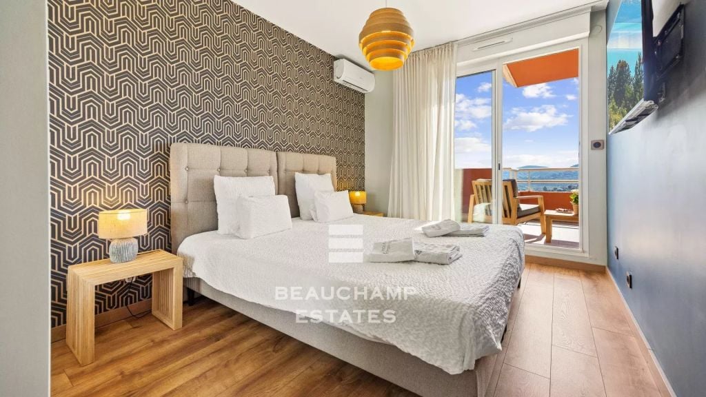 Apartment with Sea-View Terrace – Mandelieu-la-Napoule