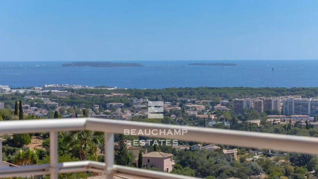 Apartment with Sea-View Terrace – Mandelieu-la-Napoule