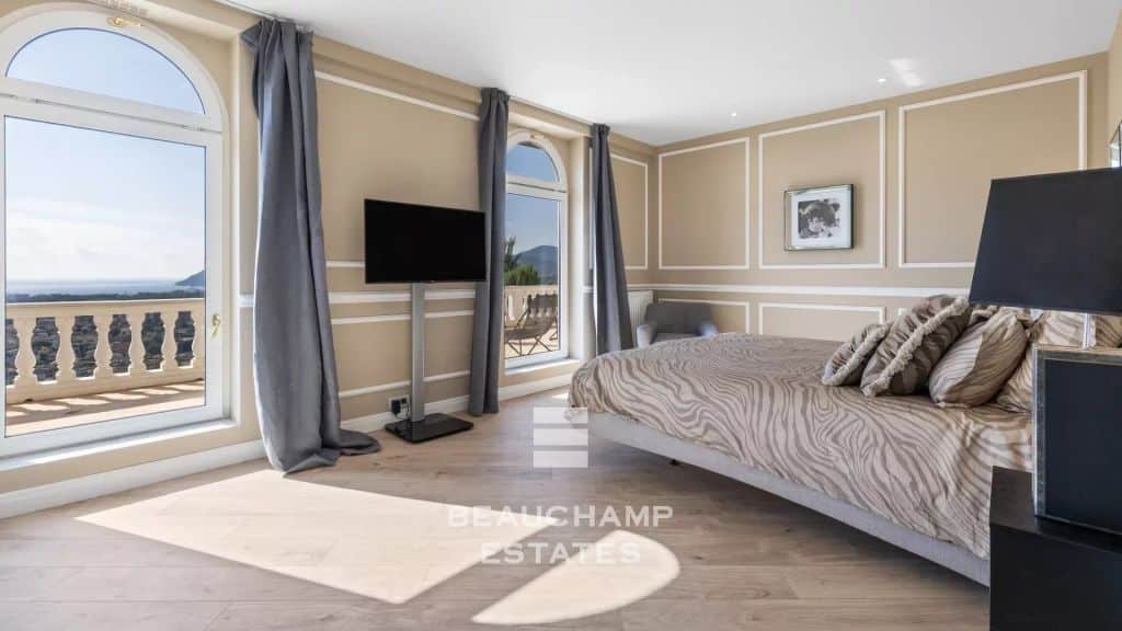 Art Deco Villa with 5 Bedrooms and Panoramic Sea Views – Mandelieu-La Napoule