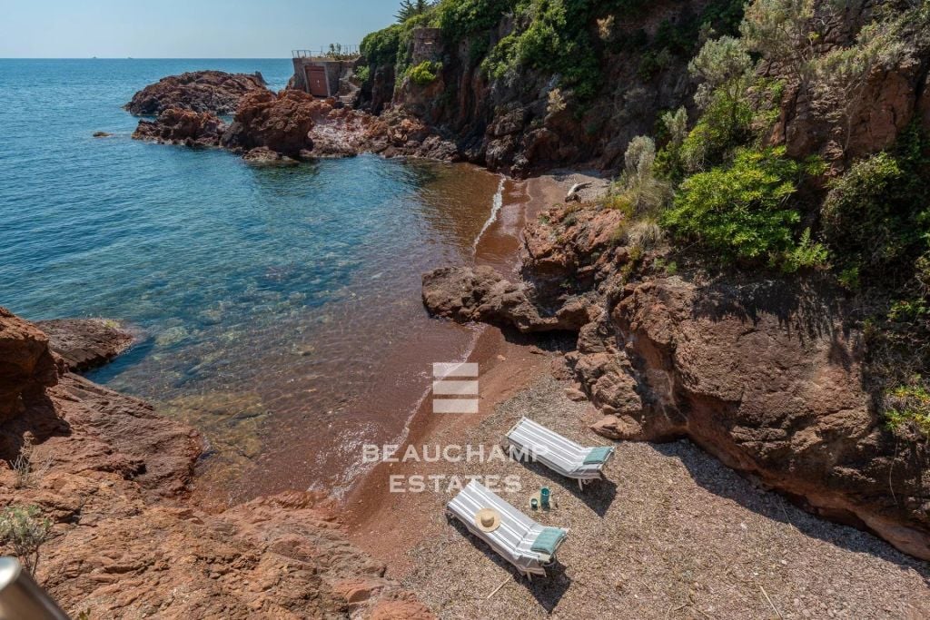 Auction – 10-bedroom waterfront property – Saint-Raphaël