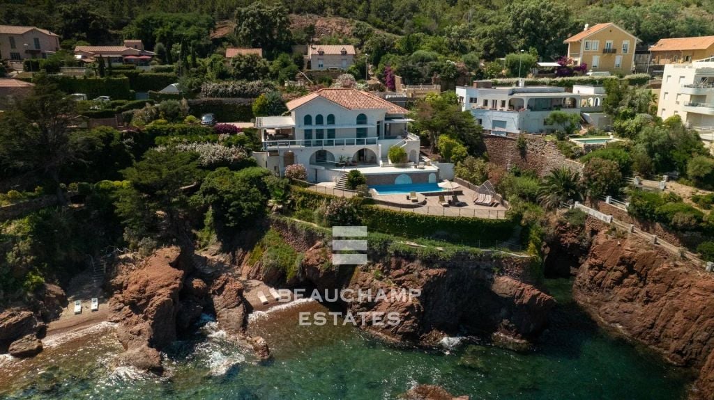 Auction – 10-bedroom waterfront property – Saint-Raphaël