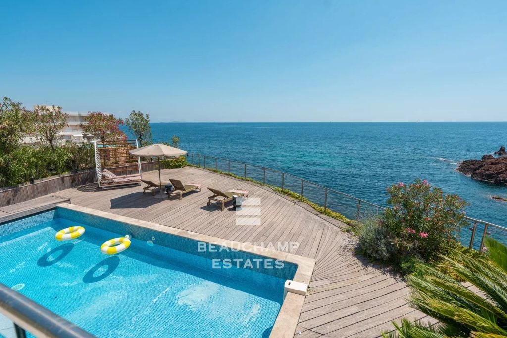 Auction – 10-bedroom waterfront property – Saint-Raphaël