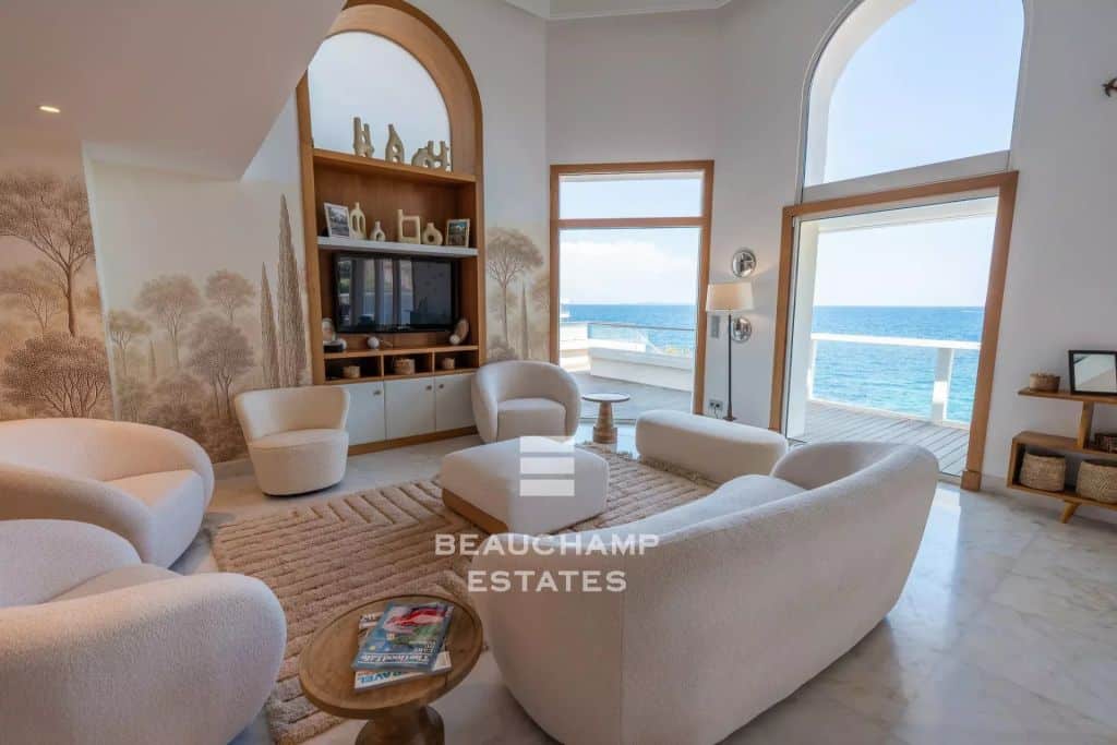 Auction – 10-bedroom waterfront property – Saint-Raphaël