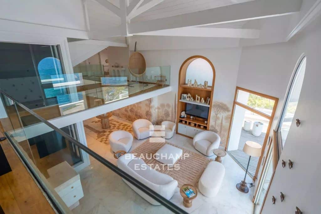 Auction – 10-bedroom waterfront property – Saint-Raphaël