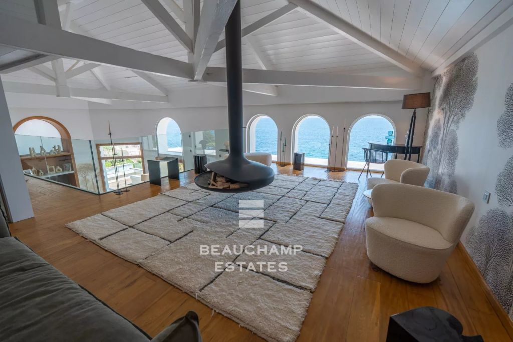 Auction – 10-bedroom waterfront property – Saint-Raphaël