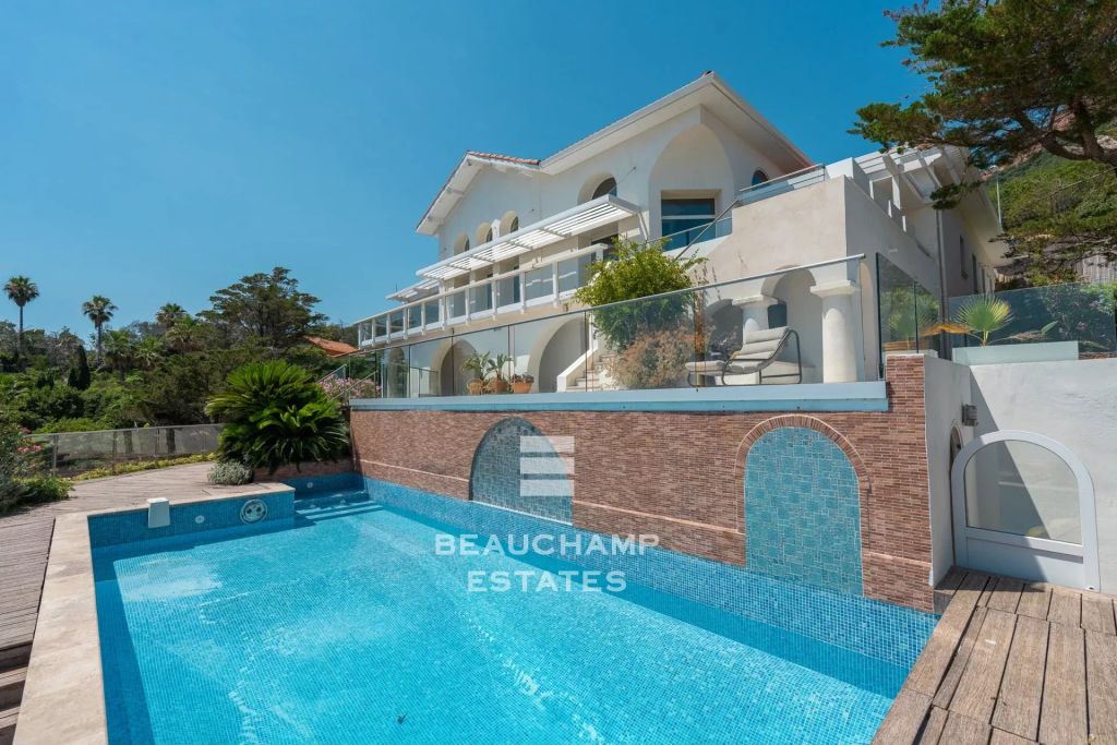 Auction – 10-bedroom waterfront property – Saint-Raphaël
