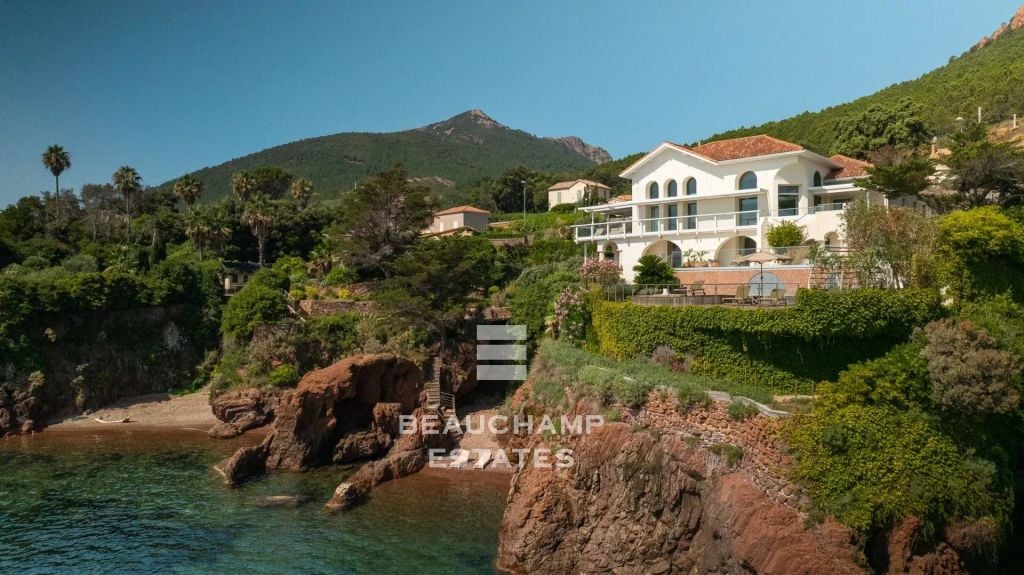Auction – 10-bedroom waterfront property – Saint-Raphaël