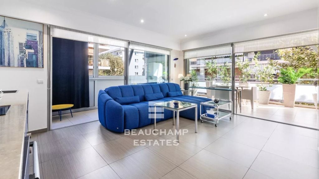 Bright and Spacious Apartment – Cannes Palm Beach