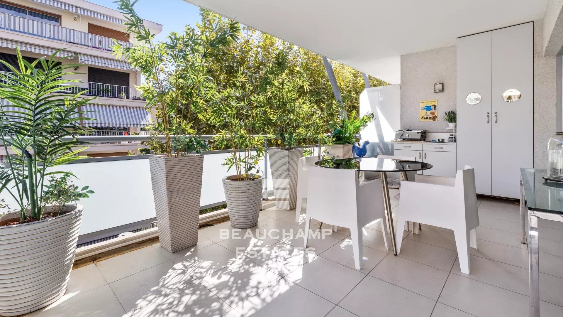 Bright and Spacious Apartment – Cannes Palm Beach Bright and Spacious Apartment – Cannes Palm Beach