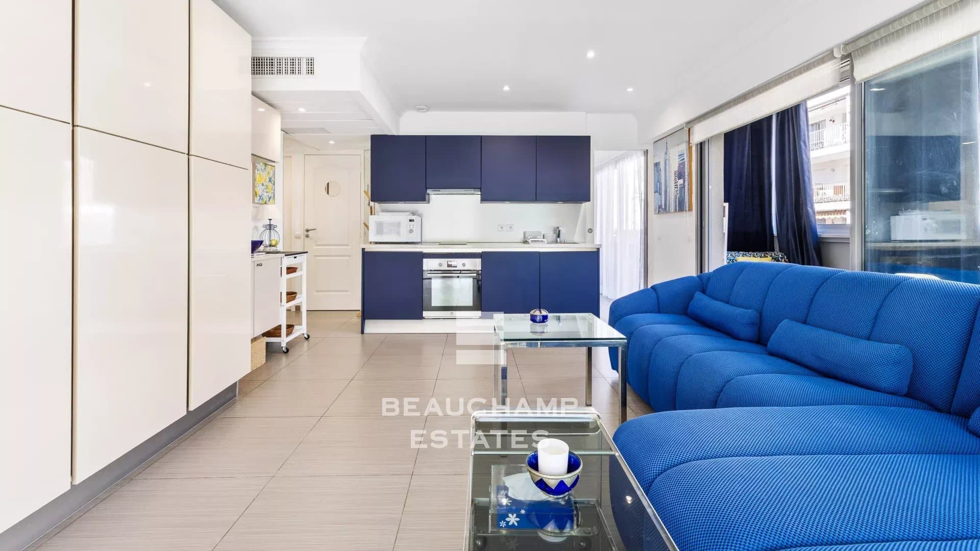 Bright and Spacious Apartment – Cannes Palm Beach Bright and Spacious Apartment – Cannes Palm Beach