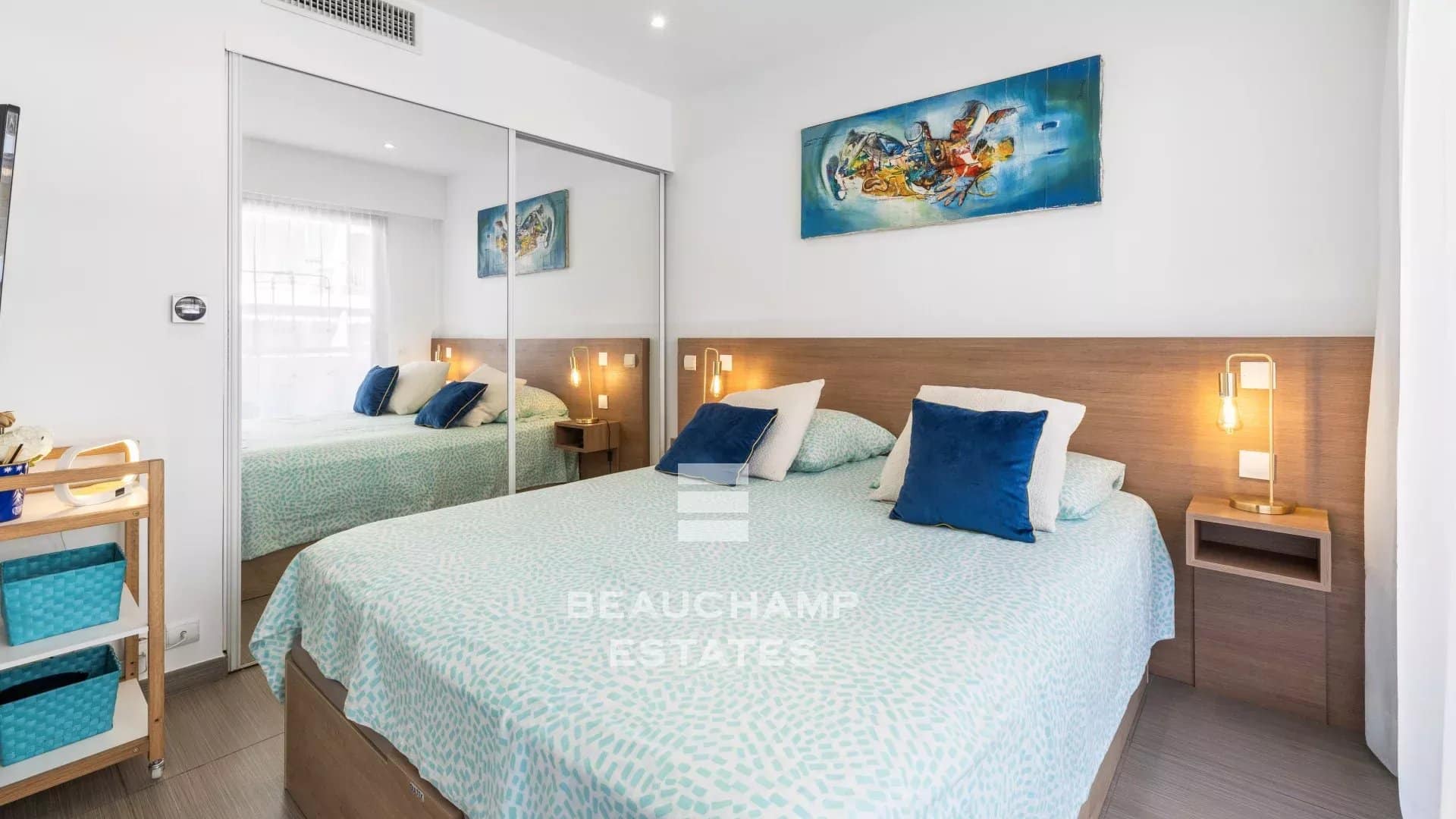 Bright and Spacious Apartment – Cannes Palm Beach Bright and Spacious Apartment – Cannes Palm Beach