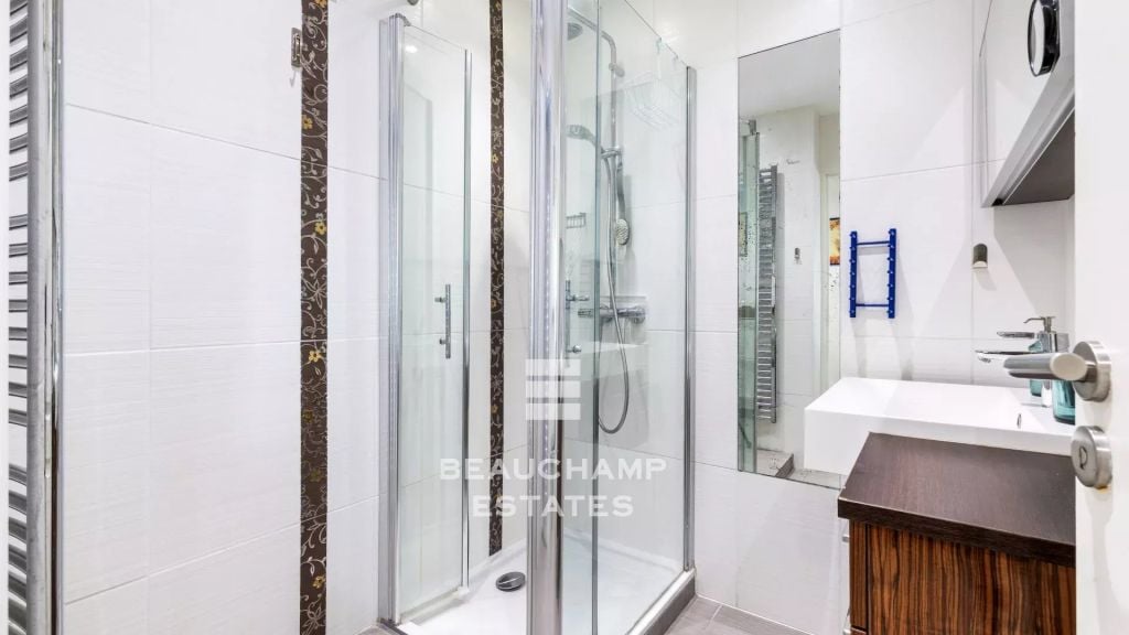 Bright and Spacious Apartment – Cannes Palm Beach