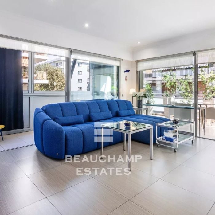 Bright and Spacious Apartment – Cannes Palm Beach