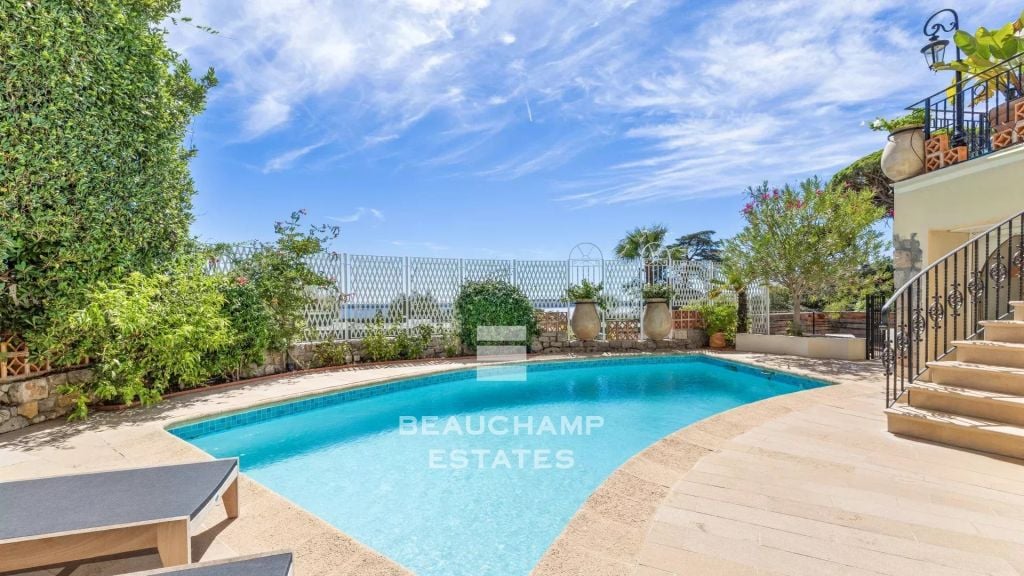 Charming Property with 7 Bedrooms and Panoramic Sea Views – Cannes Basse Californie