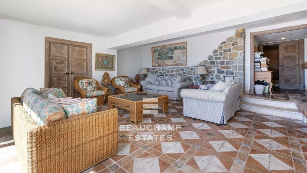 Charming Property with 7 Bedrooms and Panoramic Sea Views – Cannes Basse Californie