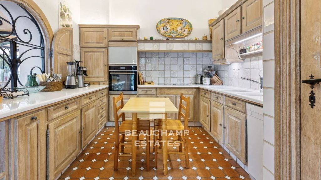 Charming Property with 7 Bedrooms and Panoramic Sea Views – Cannes Basse Californie
