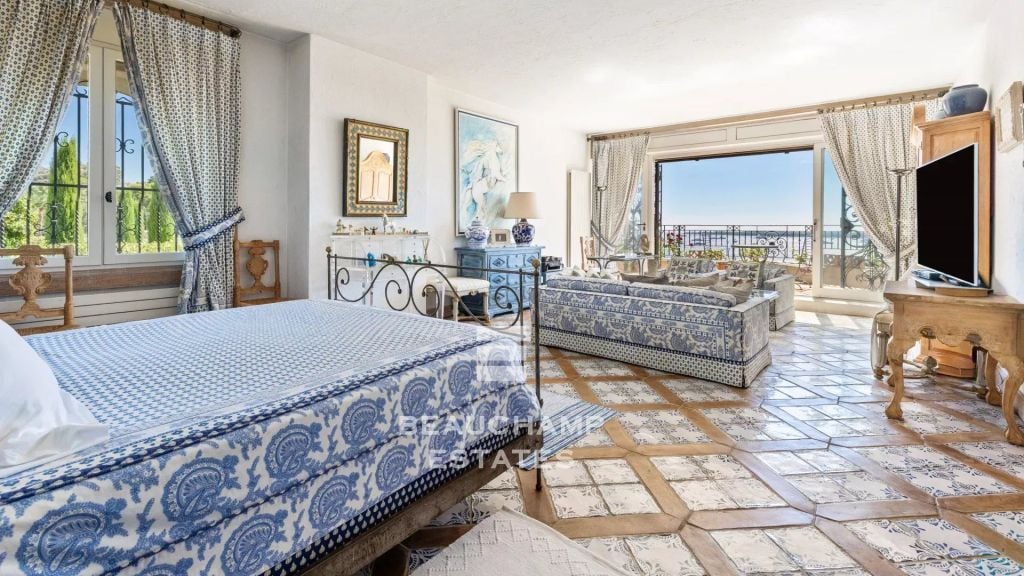 Charming Property with 7 Bedrooms and Panoramic Sea Views – Cannes Basse Californie