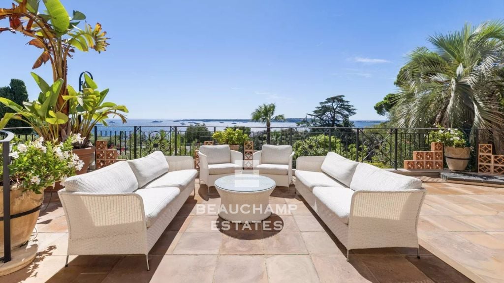 Charming Property with 7 Bedrooms and Panoramic Sea Views – Cannes Basse Californie