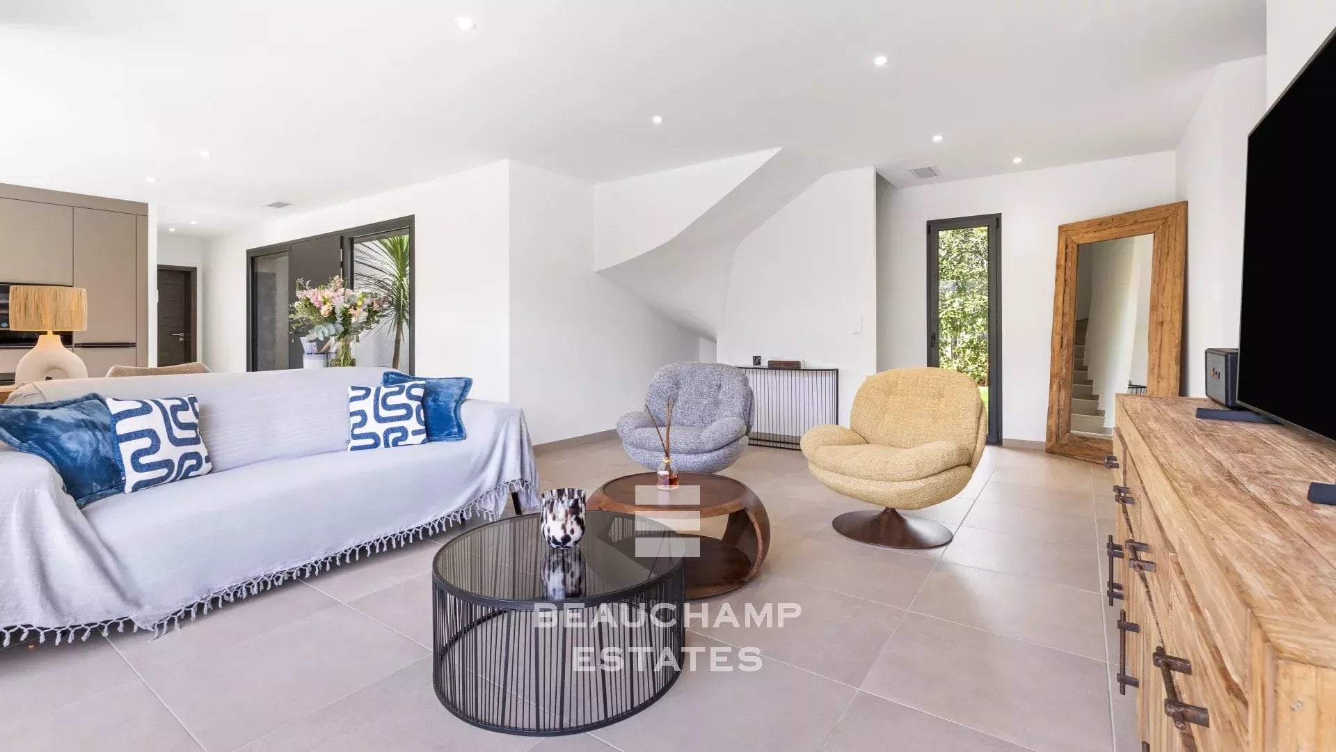 Contemporary 4-bedroom villa in Mougins with a pool Contemporary 4-bedroom villa in Mougins with a pool