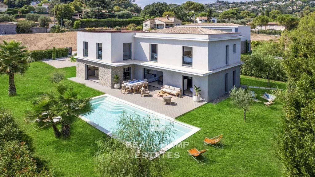 Contemporary 4-bedroom villa in Mougins with a pool