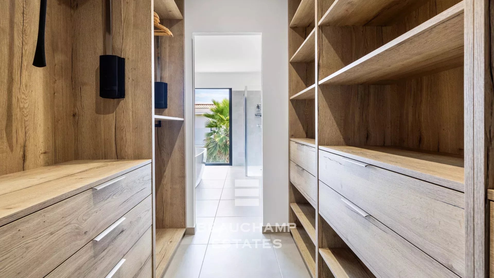 Contemporary 4-bedroom villa in Mougins with a pool Contemporary 4-bedroom villa in Mougins with a pool