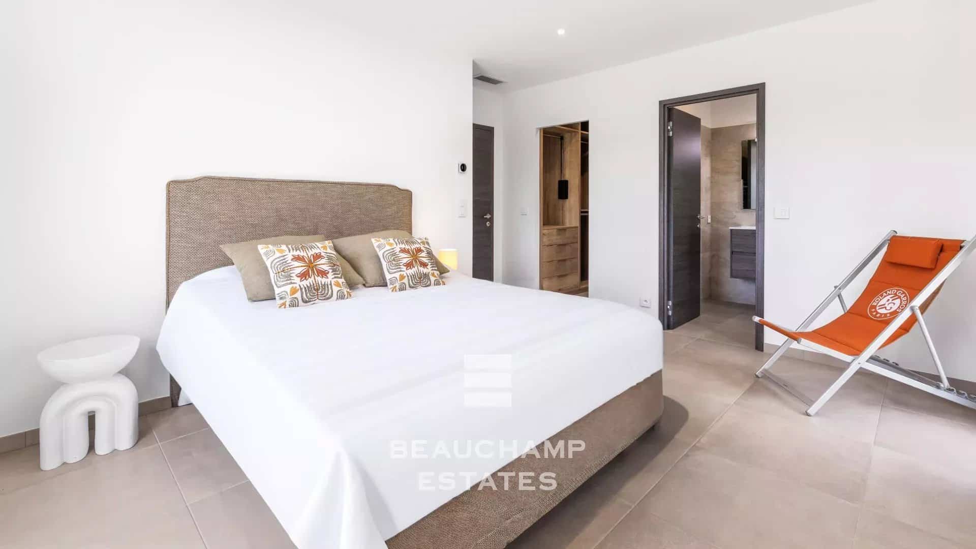 Contemporary 4-bedroom villa in Mougins with a pool Contemporary 4-bedroom villa in Mougins with a pool