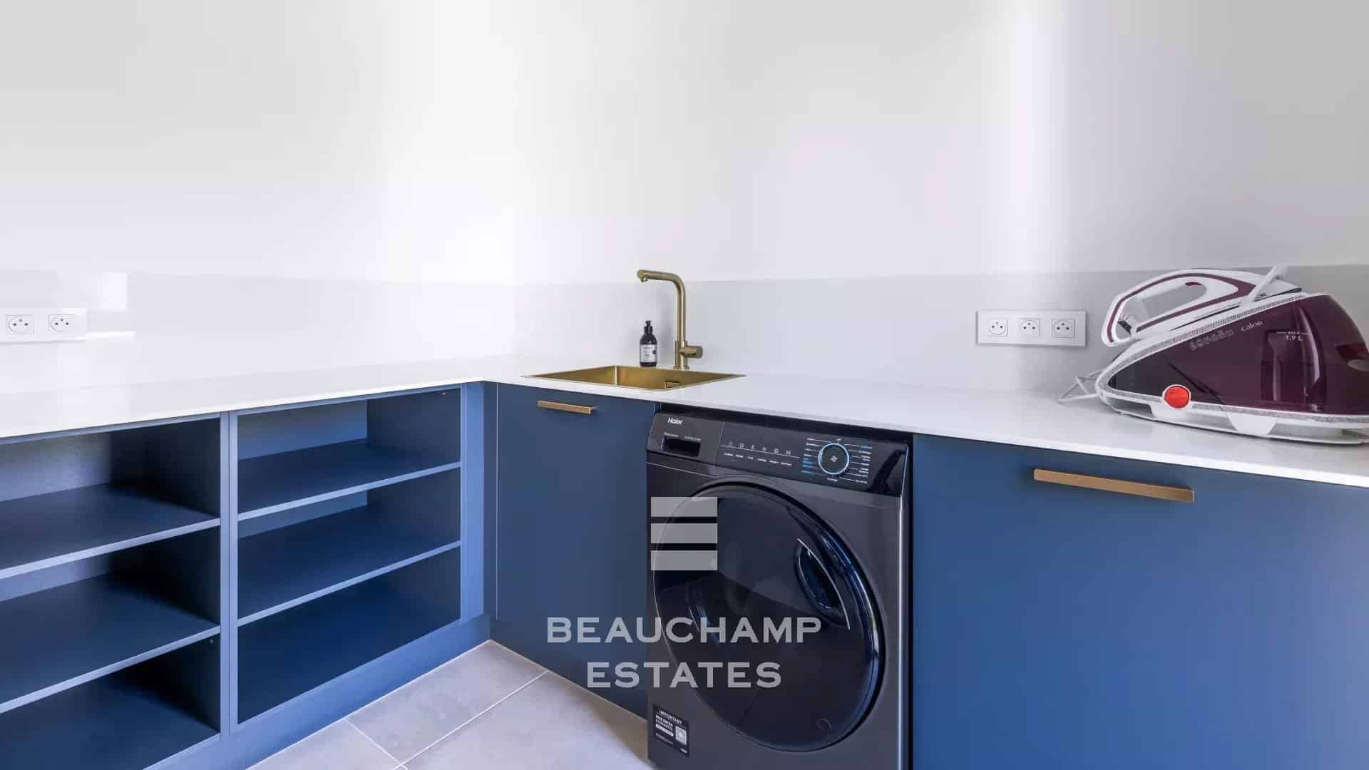 Contemporary 4-bedroom villa in Mougins with a pool Contemporary 4-bedroom villa in Mougins with a pool