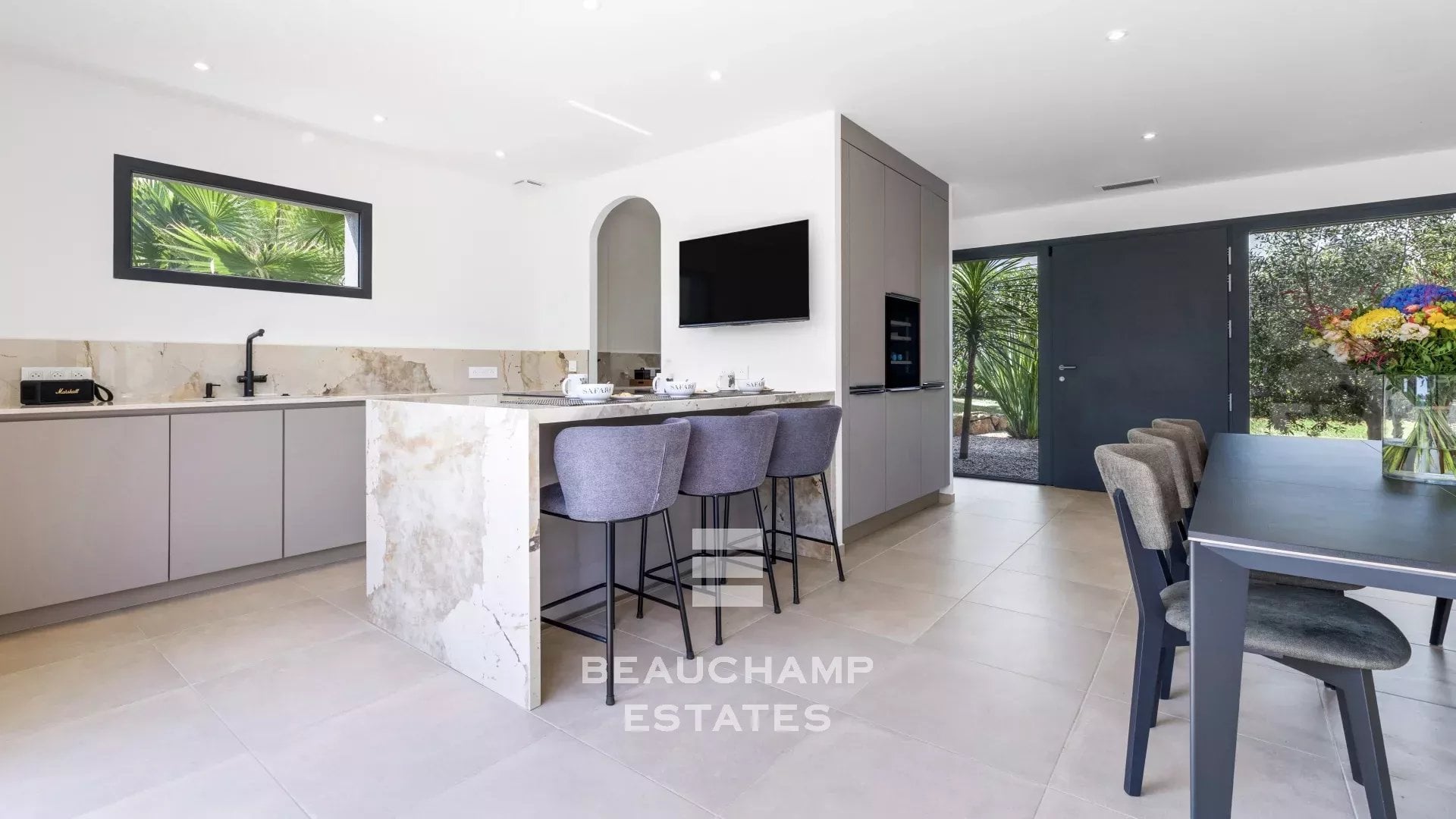Contemporary 4-bedroom villa in Mougins with a pool Contemporary 4-bedroom villa in Mougins with a pool