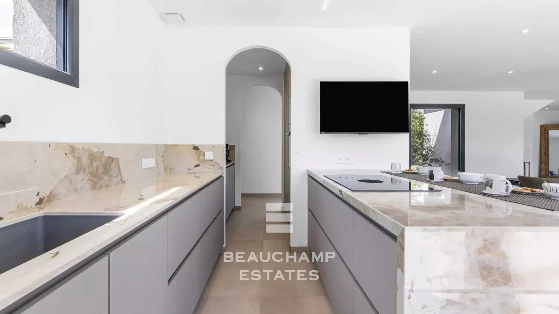 Contemporary 4-bedroom villa in Mougins with a pool Contemporary 4-bedroom villa in Mougins with a pool