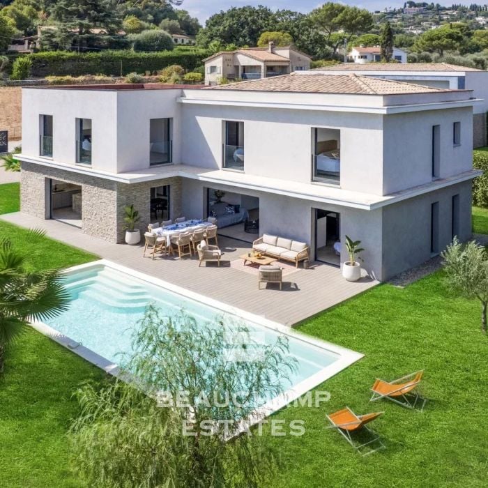 Contemporary 4-bedroom villa in Mougins with a pool