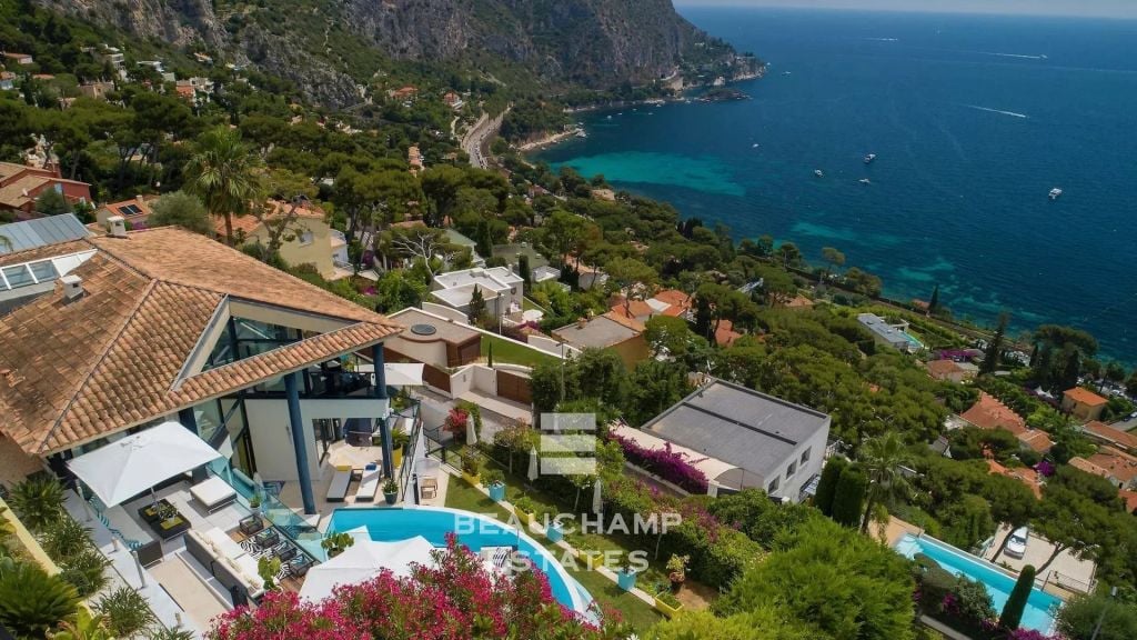 Exceptional Villa with Panoramic Sea View – 10 Minutes from Monaco