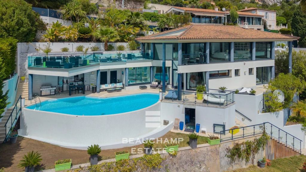 Exceptional Villa with Panoramic Sea View – 10 Minutes from Monaco