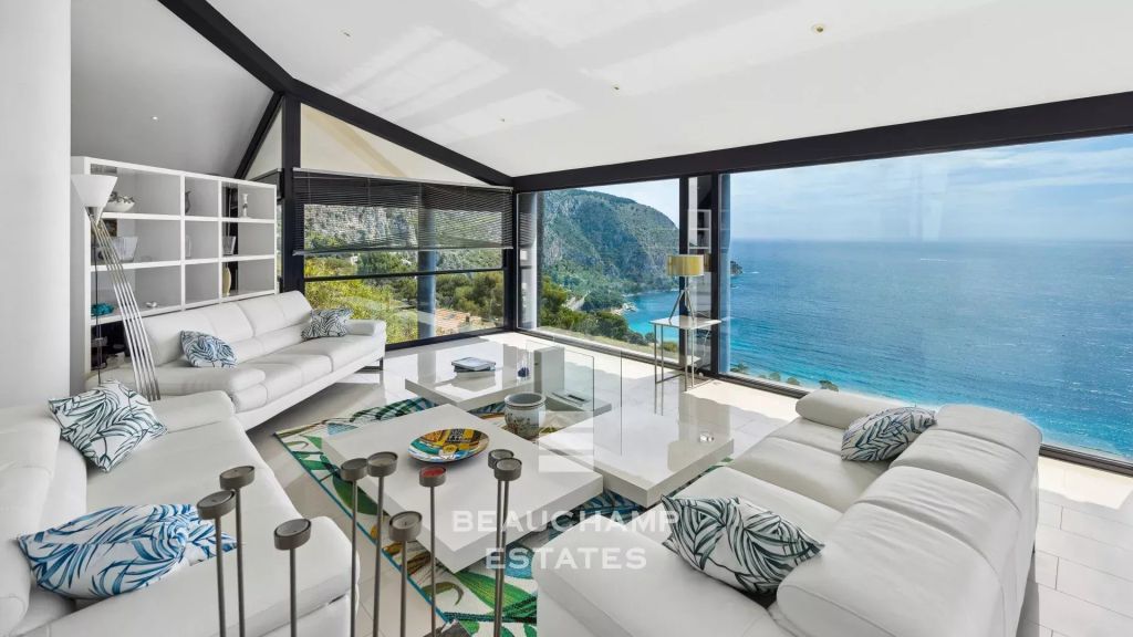Exceptional Villa with Panoramic Sea View – 10 Minutes from Monaco