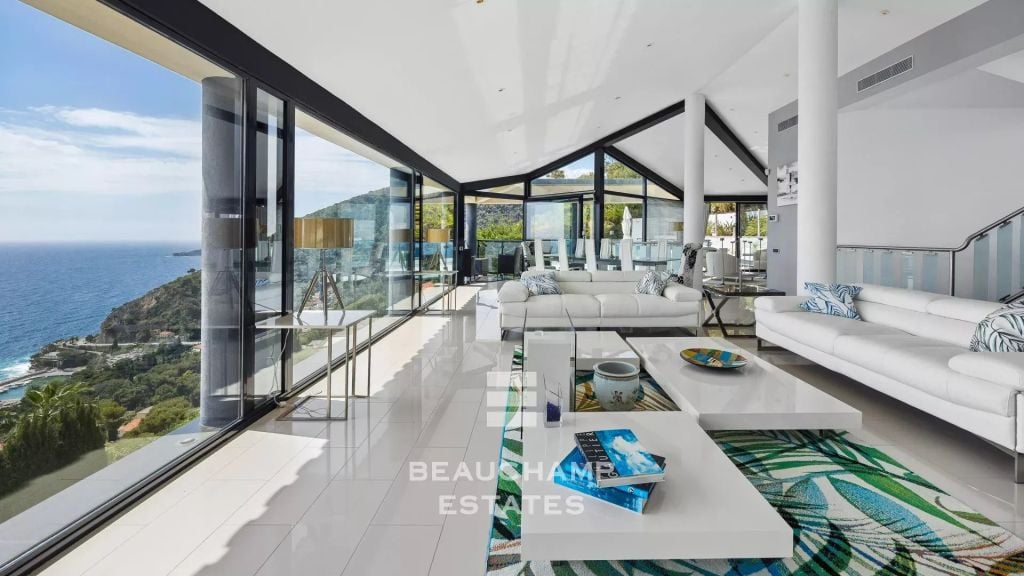 Exceptional Villa with Panoramic Sea View – 10 Minutes from Monaco
