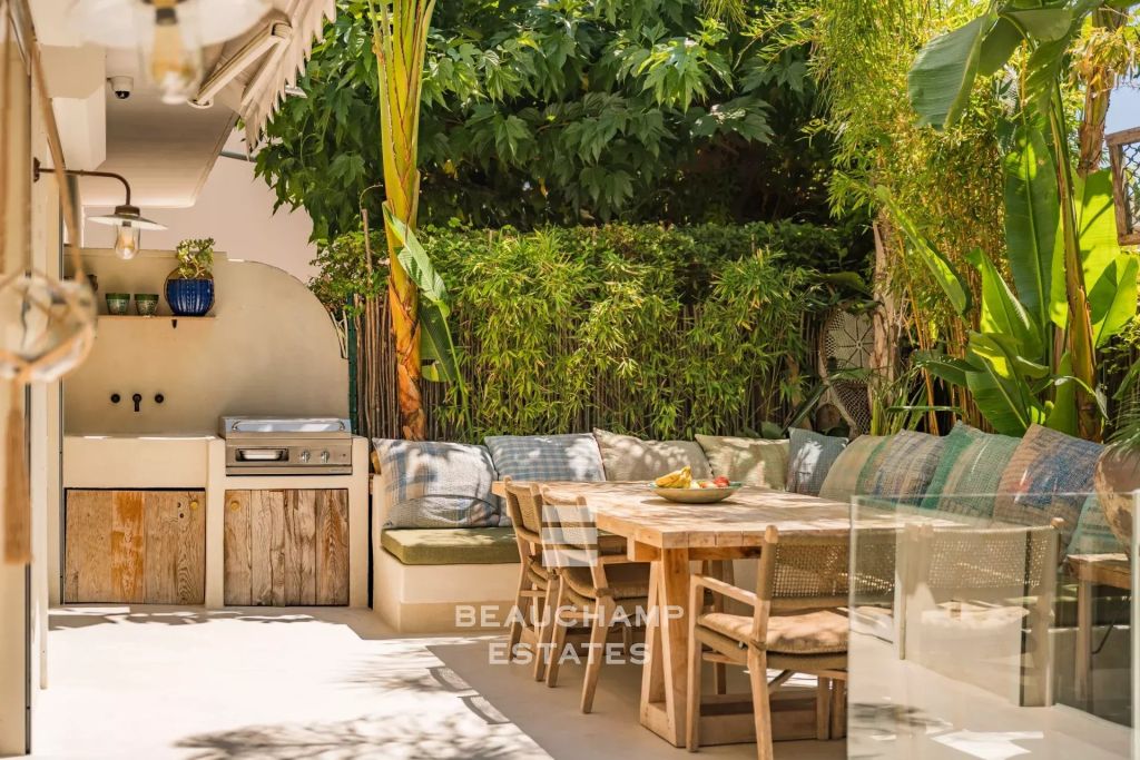 Ground-floor apartment with private pool – Cannes Palm Beach