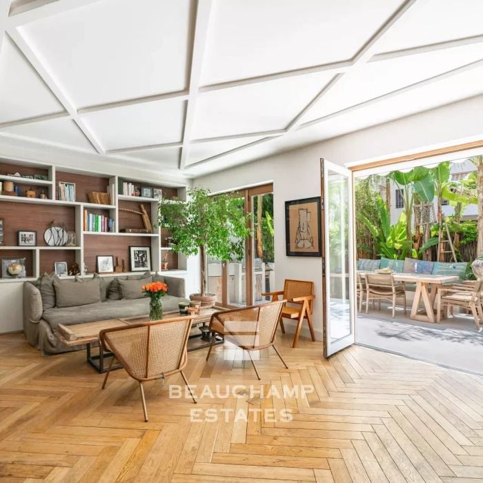 Ground-floor apartment with private pool – Cannes Palm Beach