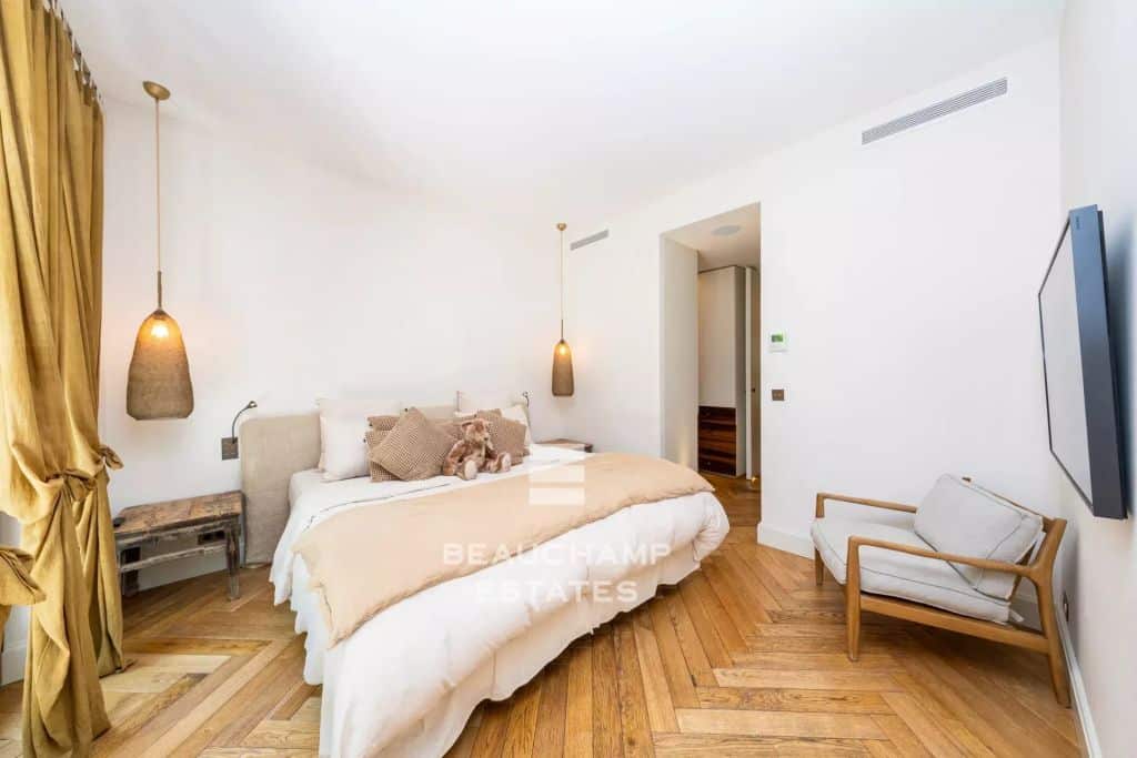 Ground-floor apartment with private pool – Cannes Palm Beach