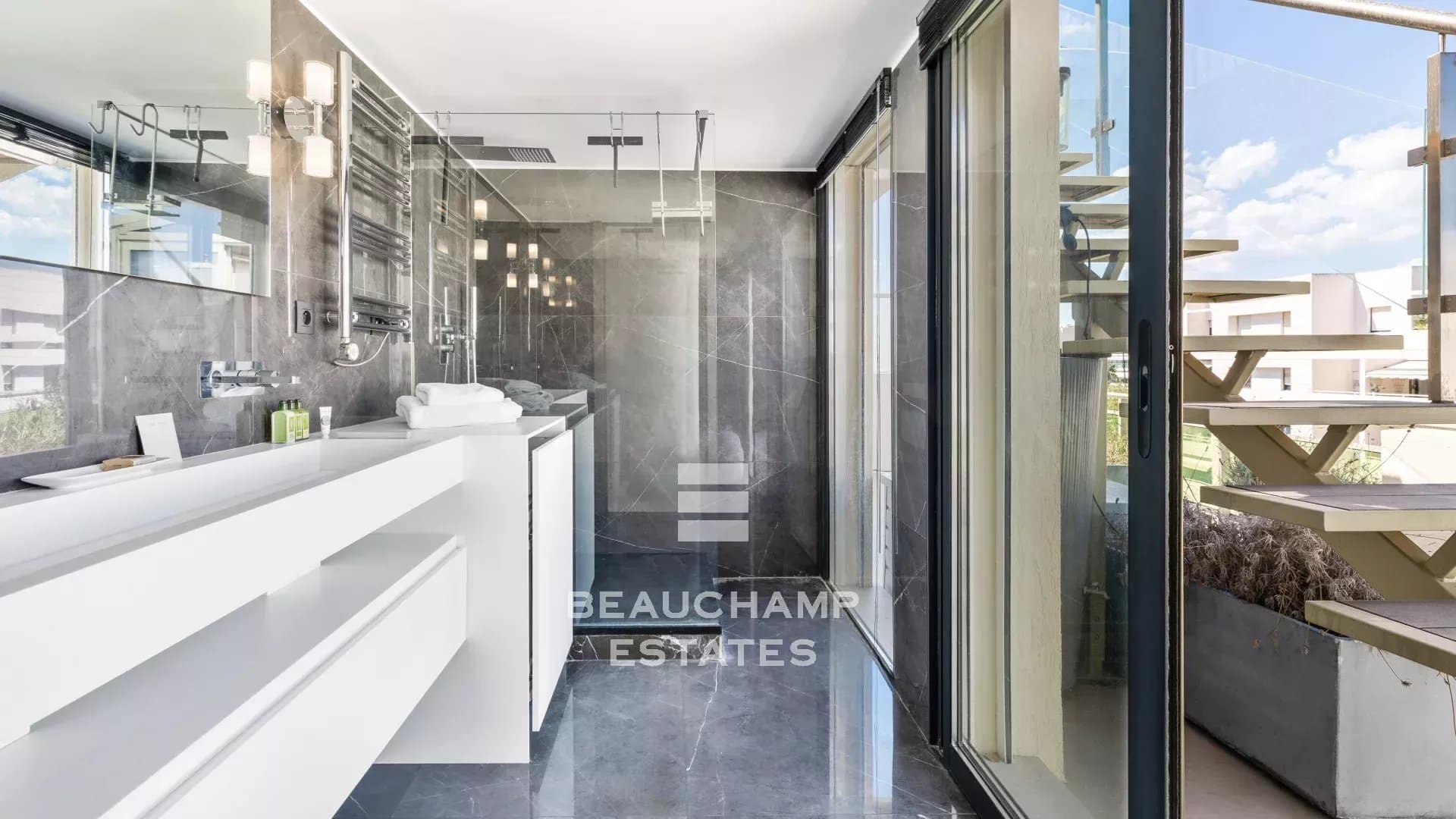 Penthouse de luxe avec vue mer panoramique – Cannes Palm Beach Luxury Penthouse with Panoramic Sea Views – Cannes Palm Beach