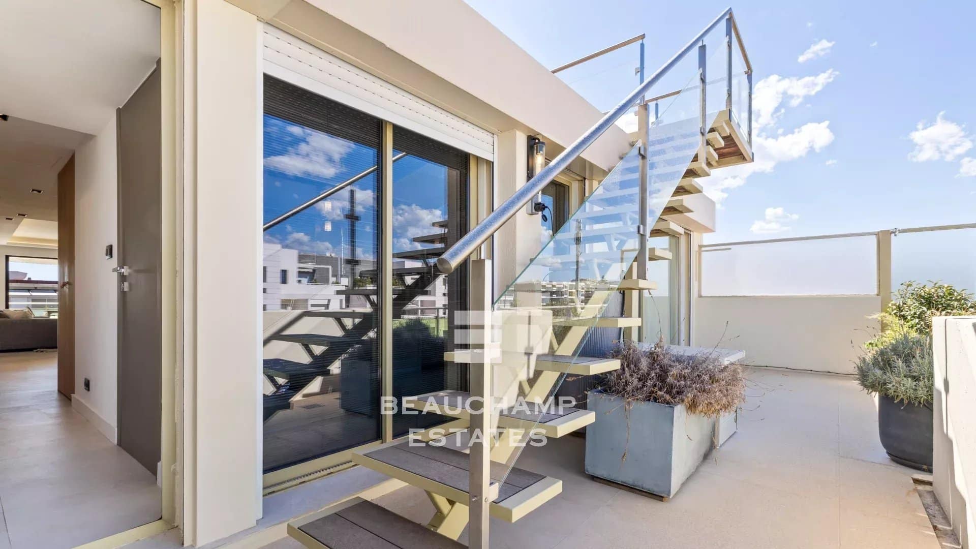 Penthouse de luxe avec vue mer panoramique – Cannes Palm Beach Luxury Penthouse with Panoramic Sea Views – Cannes Palm Beach