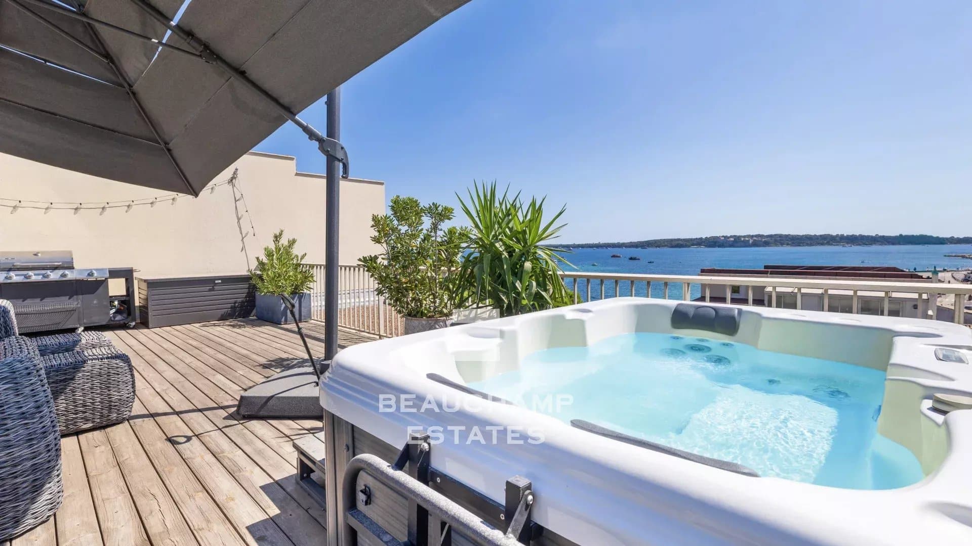 Penthouse de luxe avec vue mer panoramique – Cannes Palm Beach Luxury Penthouse with Panoramic Sea Views – Cannes Palm Beach