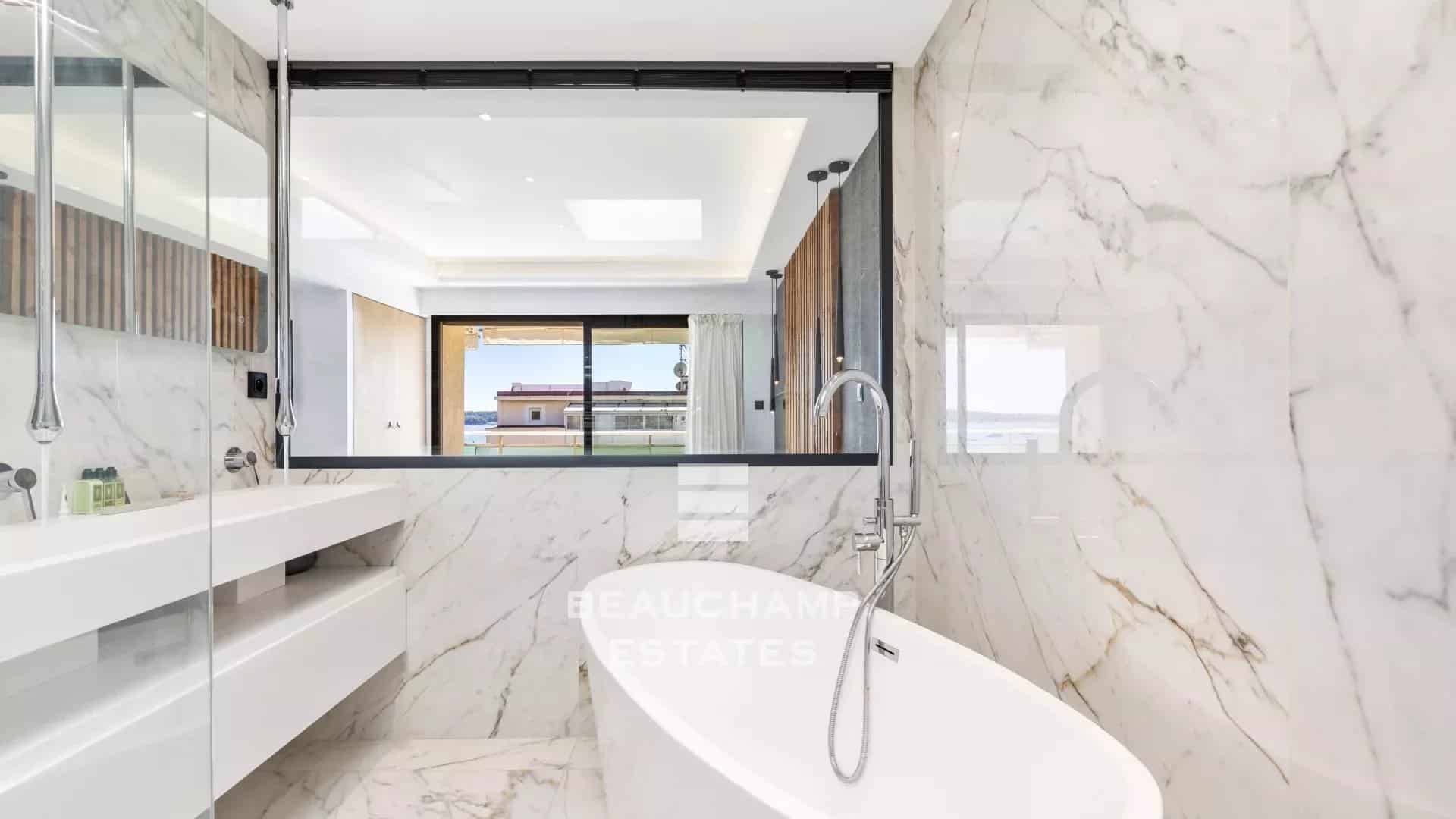 Penthouse de luxe avec vue mer panoramique – Cannes Palm Beach Luxury Penthouse with Panoramic Sea Views – Cannes Palm Beach