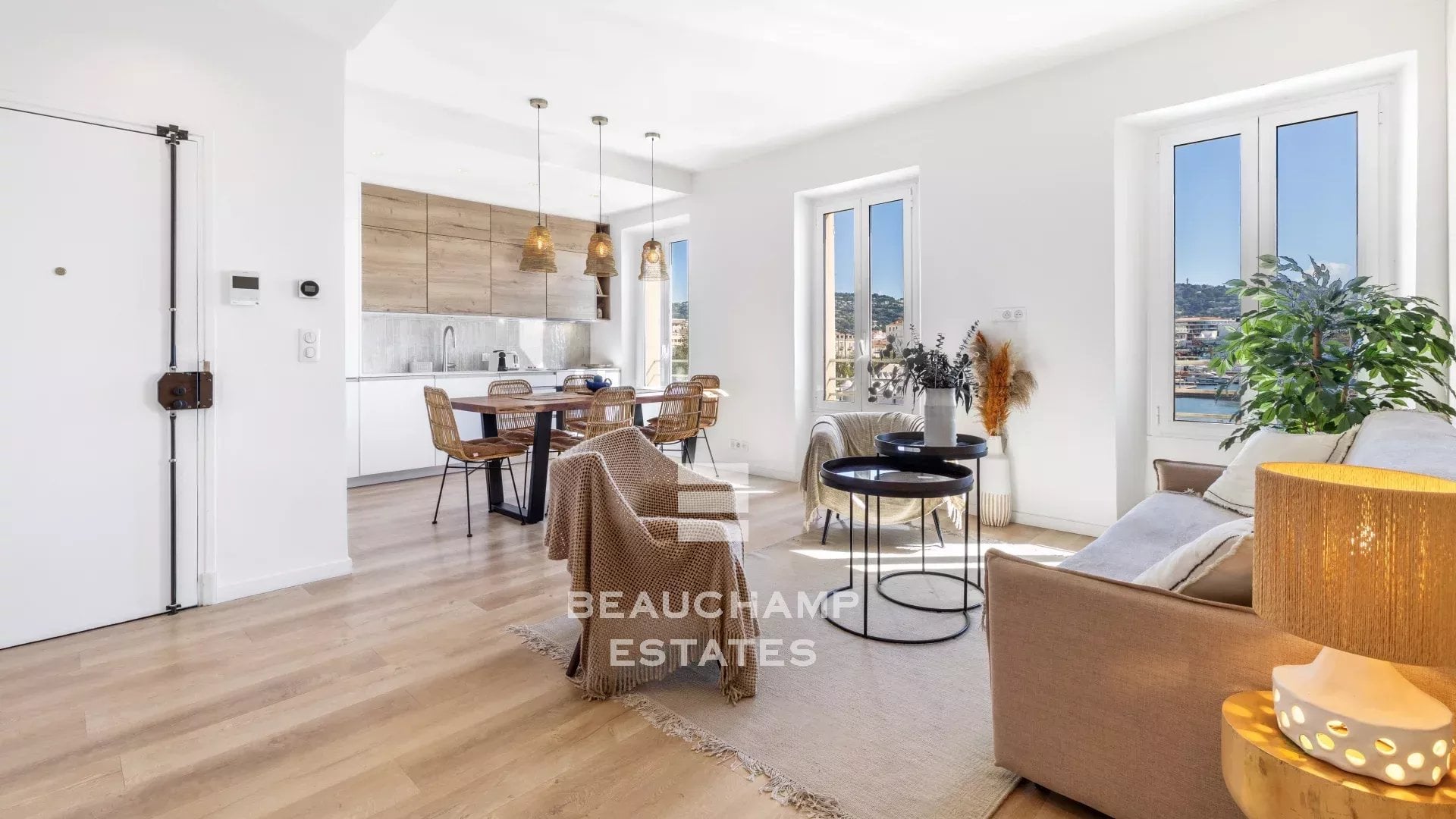 Magnificent 2-bedroom en-suite apartment with sea views – Cannes Old Port Magnificent 2-bedroom en-suite apartment with sea views – Cannes Old Port