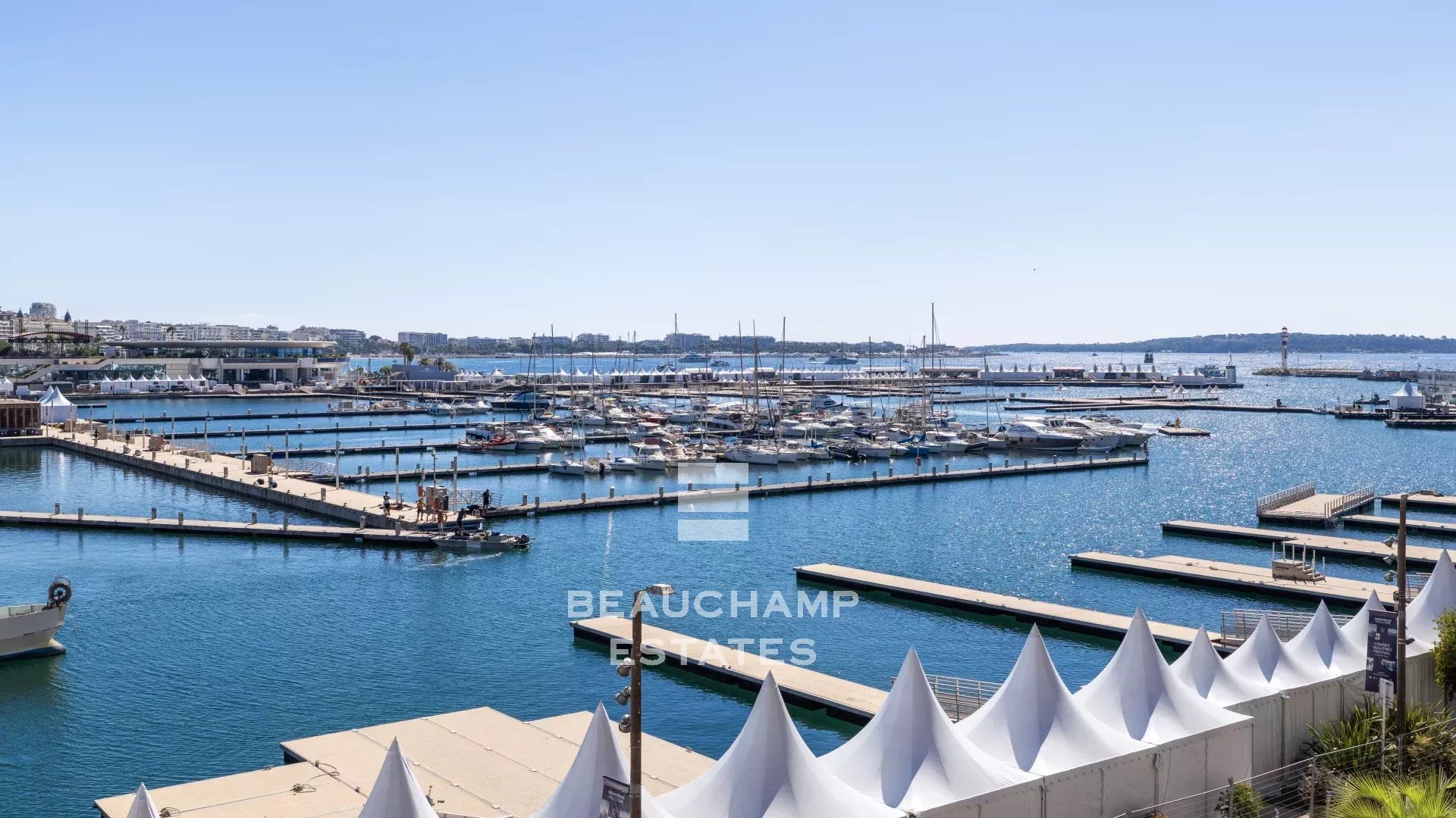 Magnificent 2-bedroom en-suite apartment with sea views – Cannes Old Port Magnificent 2-bedroom en-suite apartment with sea views – Cannes Old Port
