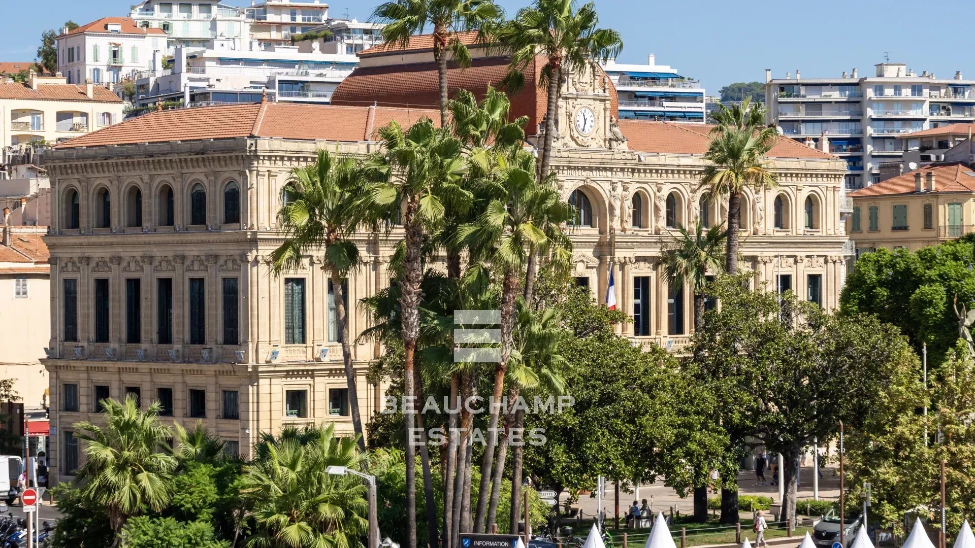 Magnificent 2-bedroom en-suite apartment with sea views – Cannes Old Port Magnificent 2-bedroom en-suite apartment with sea views – Cannes Old Port