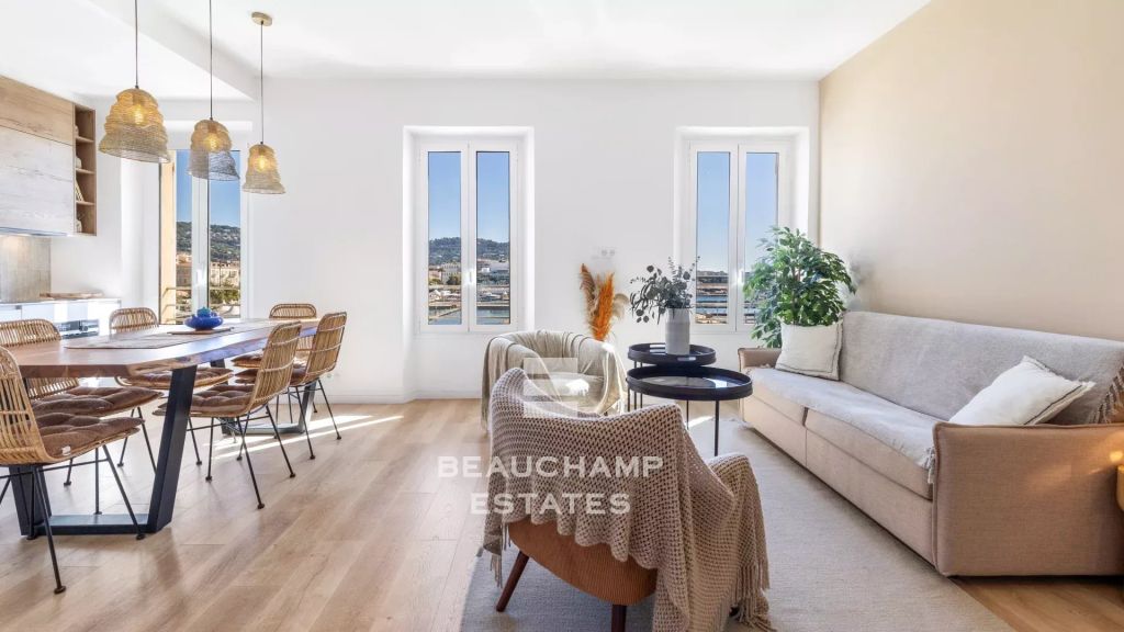 Magnificent 2-bedroom en-suite apartment with sea views – Cannes Old Port